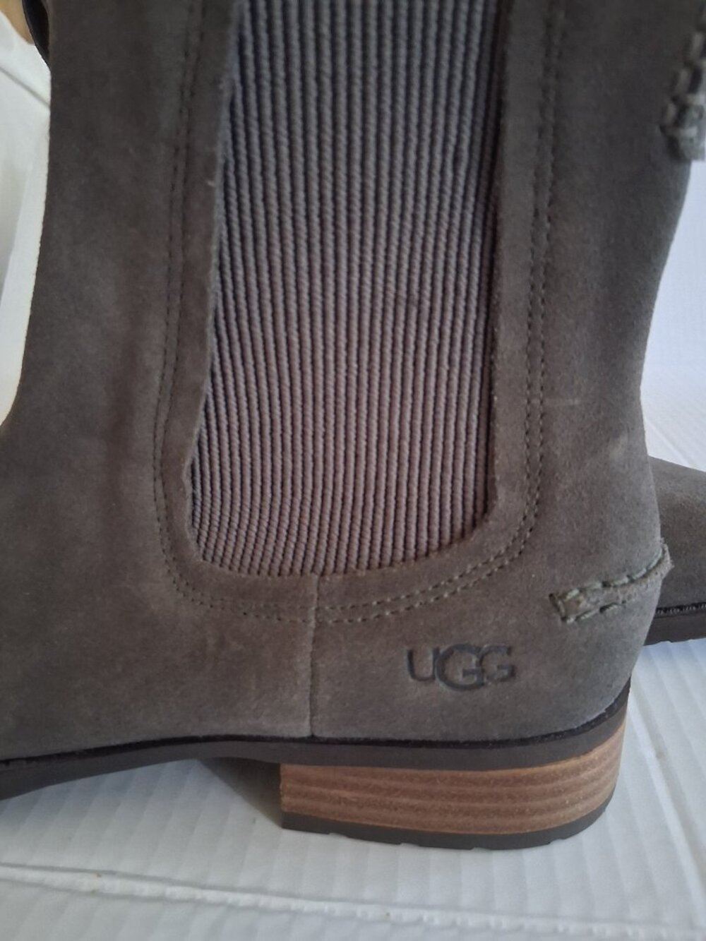 UGG Hillhurst II Waterproof Suede Chelsea Boots Size 7
